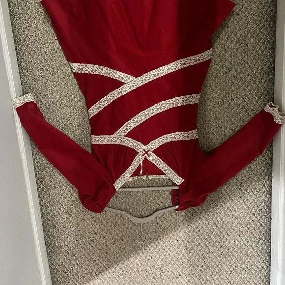 Elegant Red Women's Top with Lace Detailing - Picture 3 of 4